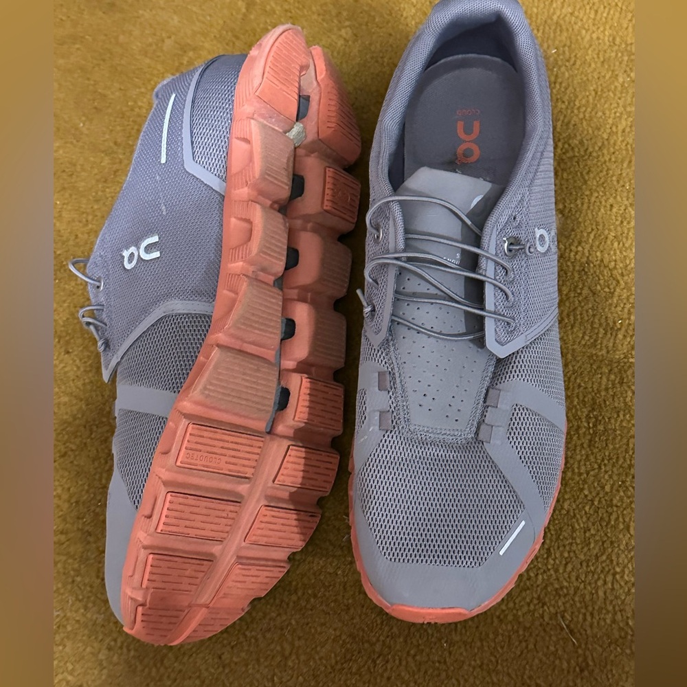 On sneakers men’s size 12